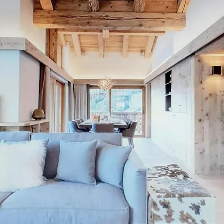 It Is A Luxury Penthouse In The Village Of דירה *